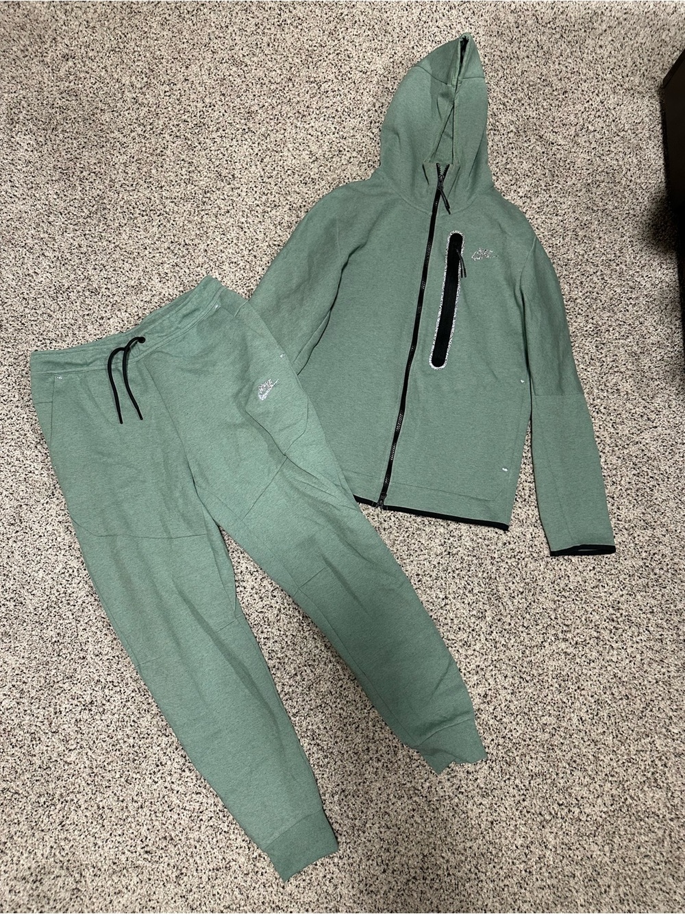 Nike Green Full-Zip Hoodie & Jogger Tech Set